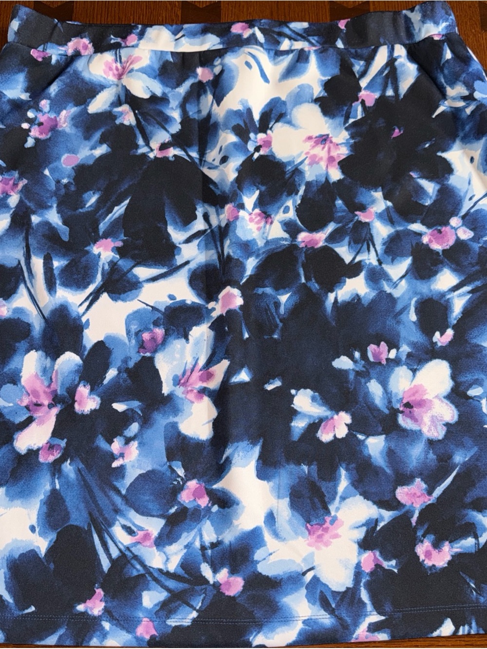 Liz Claiborne Woman Size  1X Blue & White Floral Pencil Skirt with Pink Accents
